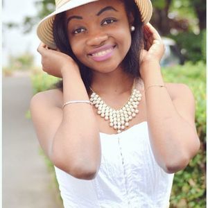 Meet your Posher, Lorie